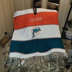 MIAMI DOLPHINS FOOTBALL TEAM PONCHO. WOW. COOL.